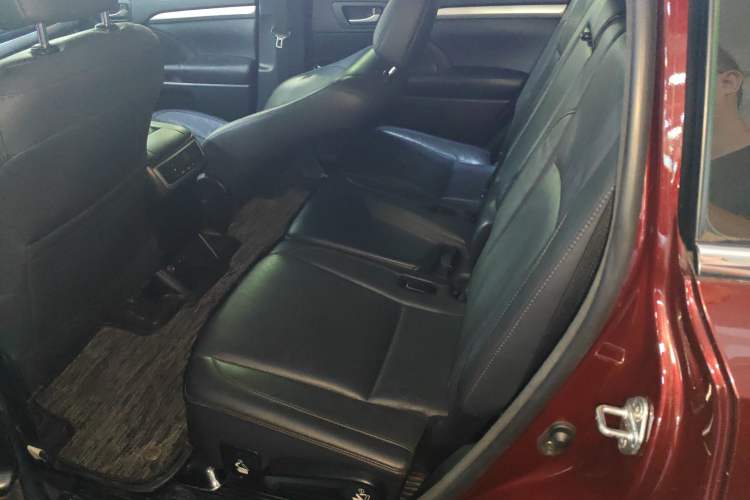 Used Toyota Highlander 2018 2.0T Four-Wheel Drive Luxury Edition 7 Seats China V Emission Standard Left Rear Seat