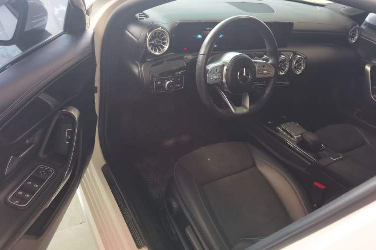 Used Mercedes-Benz A-Class 2022 Second Facelift A 200 L Sport Sedan Fashion Version