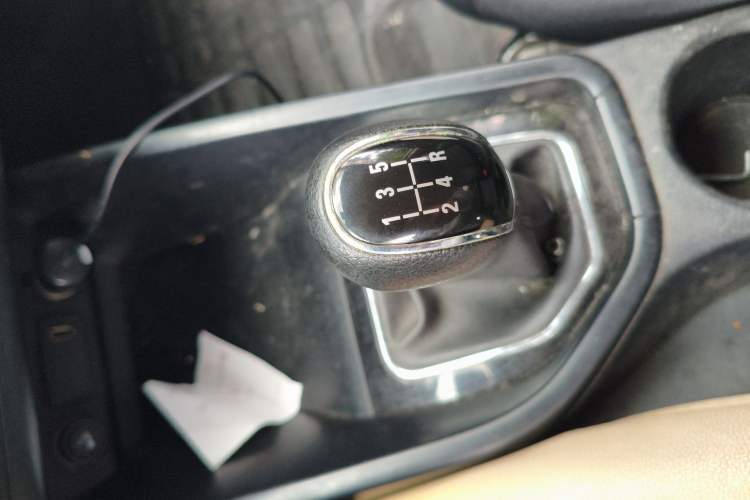 Used Dongfeng Fengon 580 2016 1.8L Manual Comfort Model Gear Lever