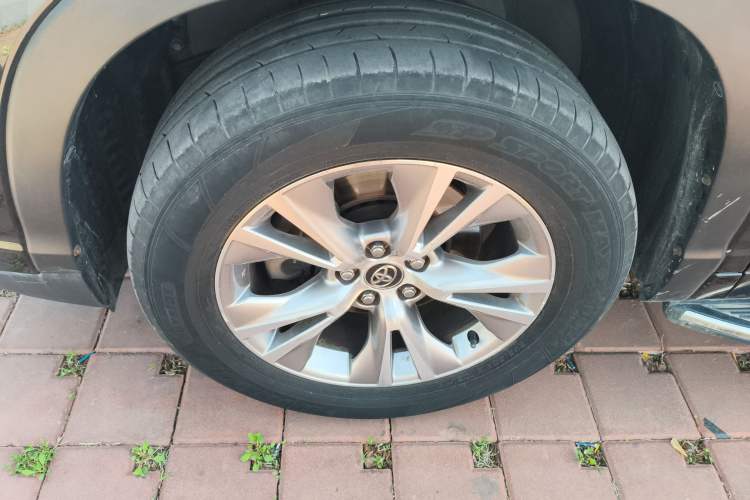 Used Toyota Highlander 2018 2.0T Two-Wheel Drive Elite Edition 5 Seats Emission Standard China V
