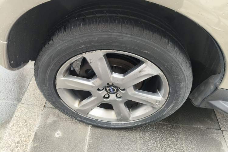 Used Volvo XC60 2014 T6 Zhiyi Edition Right Rear Wheel Hub