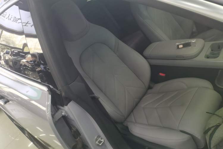 Used Nio ET5T 2025 75 kWh Touring Right Front Seat