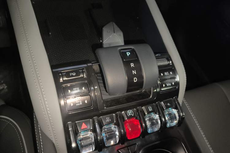 Used Formula Leopard 5 2023 Navigator Edition
