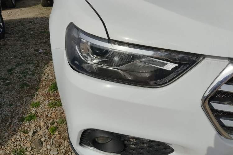 Used Haval H6 2018 Sport Edition 1.5T Automatic Two-Wheel Drive Elite Model China V Standard Right Front Headlight