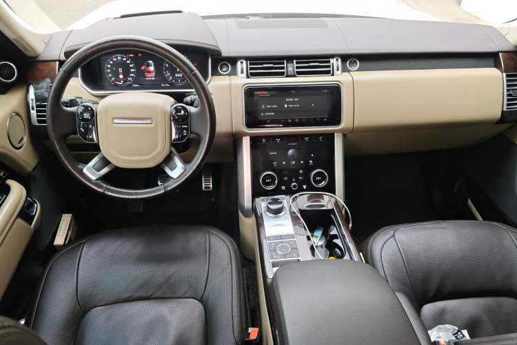 Used Land Rover Range 2021 3.0 L6 Century Extended Classic Edition Center Console