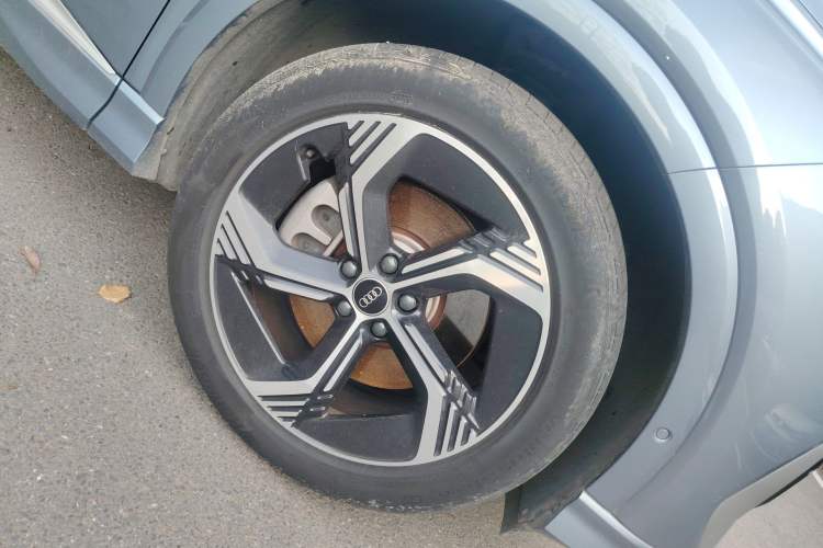 Used Audi Q4 e-tron 2023 40 e-tron Boundary Edition Right Front Wheel Hub