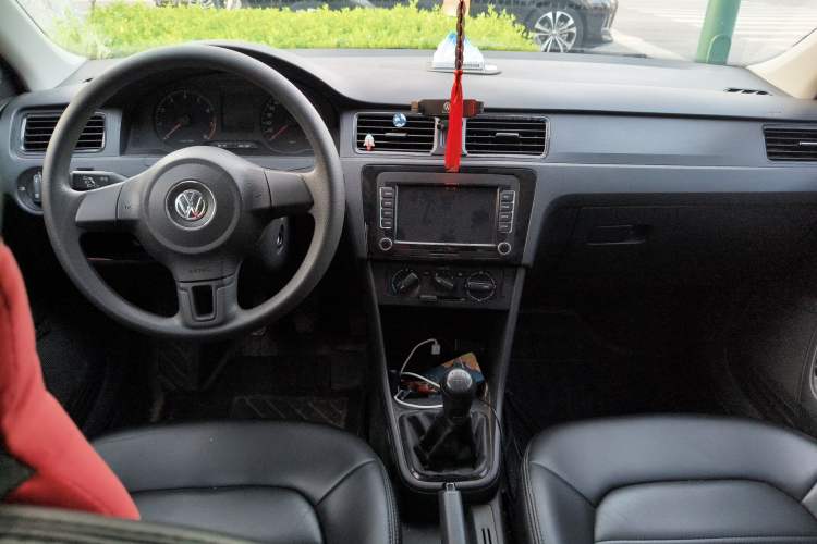 Used Volkswagen Santana 2015 1.6L Manual Fashion Edition Center Console