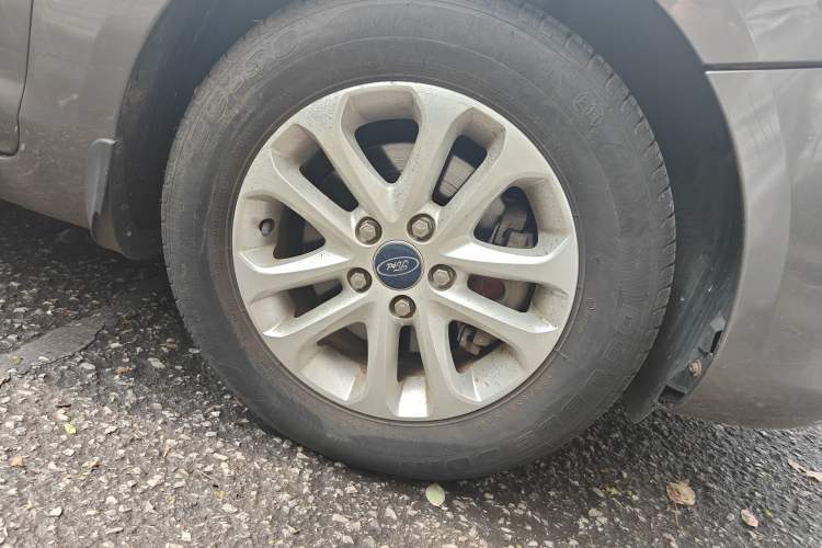 Used Ford Focus 2013 Sedan Classic 1.8L Automatic Base Model