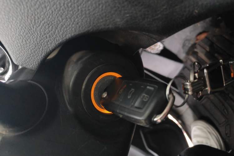 Used JMC Baodian 2020 2.5T Diesel 4x4 Comfort Edition Standard Wheelbase JX4D25A6L Vehicle Key