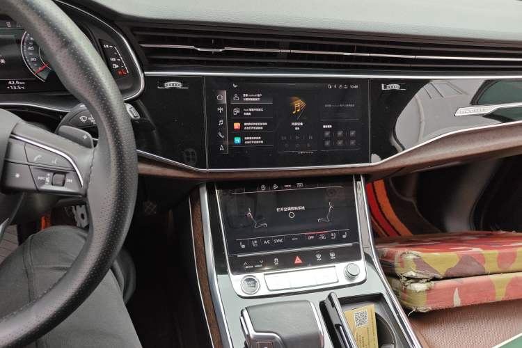 Used Audi Q7 2022 45 TFSI quattro S line Luxury Edition Audio And AC Panel