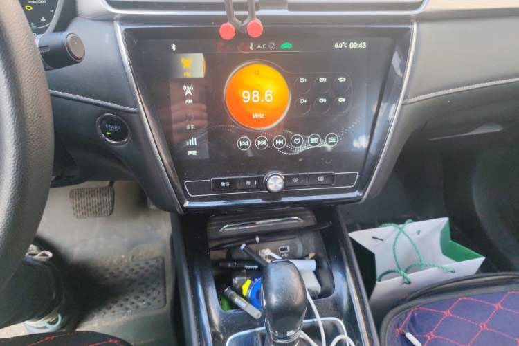 Used Roewe i5 2020 1.5L Automatic 4G Connect Luxury Flagship Edition
