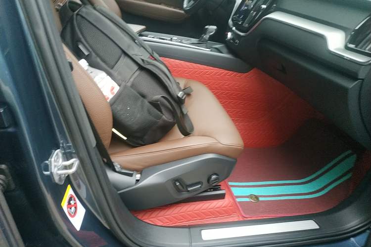 Used Volvo XC60 2021 T5 4x4 Smart Luxury Edition Right Front Seat