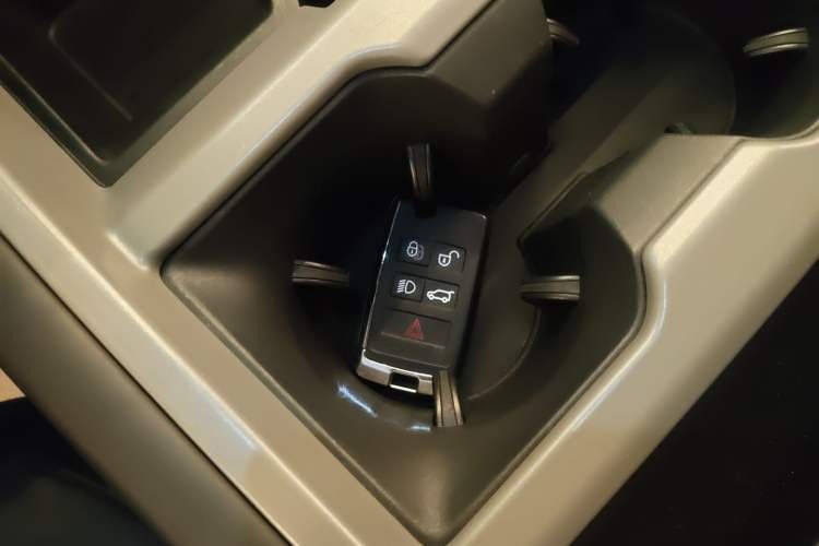 Used Land Rover Defender 2024 110 3.0T P400 X-DYNAMIC HSE Vehicle Key