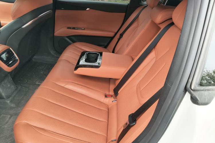 Used Deepal L07 2024 230Max Qiankun Intelligent Driving ADS SE Range-Extended Version Left Rear Seat