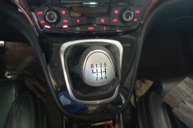 Used Haval H6 2014 Sport Edition 2.0T Diesel Manual Two-Wheel-Drive Elite Model Gear Lever