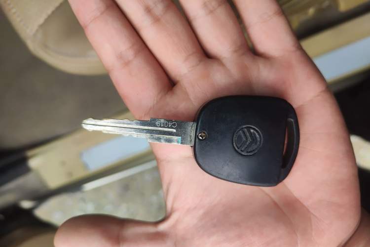 Used Golden Dragon Hiace  Vehicle Key