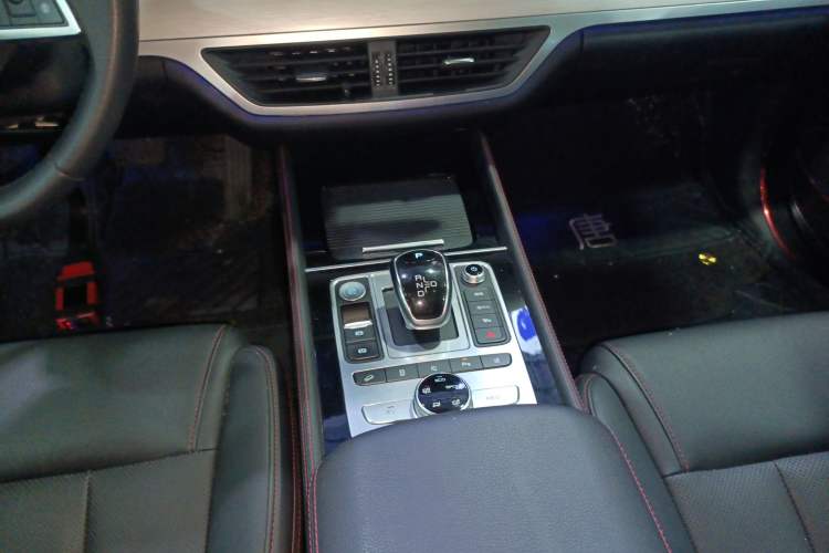 Used BYD Tang New Energy 2018 DM 2.0T All-Wheel Drive Smart Connectivity Luxury Model 7 Seats China V Emission Standard Gear Lever