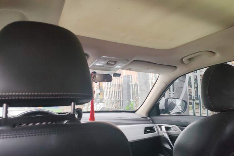 Used Geely Auto Emgrand X7 Sport 2016 2.0L Manual ZhiShang Version Headliner