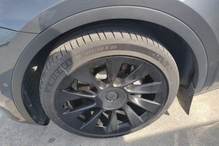 Used Tesla Model Y 2022 Long-Range All-Wheel-Drive Version