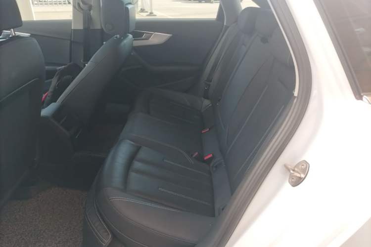 Used Audi A4L 2020 40 TFSI Fashionable and Elegant Model
