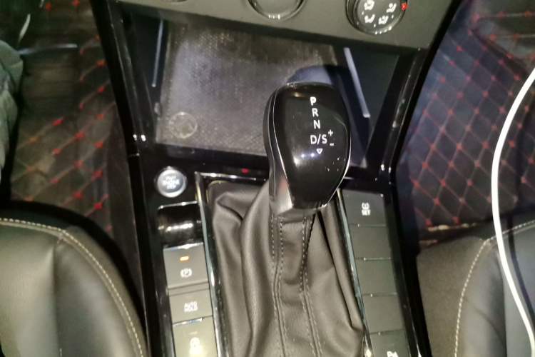 Used Volkswagen Passat 2021 330TSI Elite Edition Gear Lever