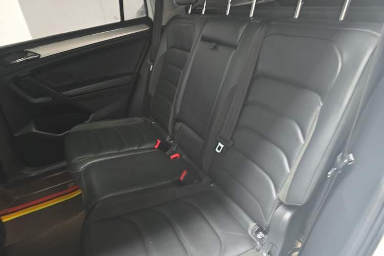 Used Volkswagen Tiguan L 2018 330TSI Automatic Two-Wheel Drive Luxury Edition Left Rear Seat