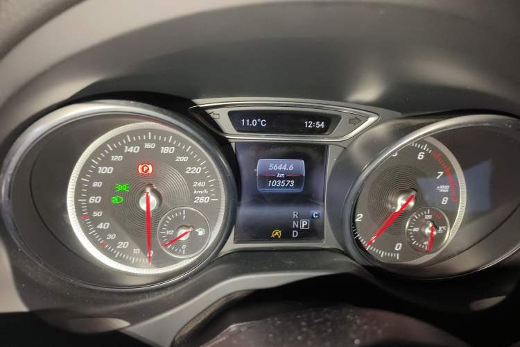 Used Mercedes-Benz GLA 2017 GLA 200 Sport Edition Odometer Close Up