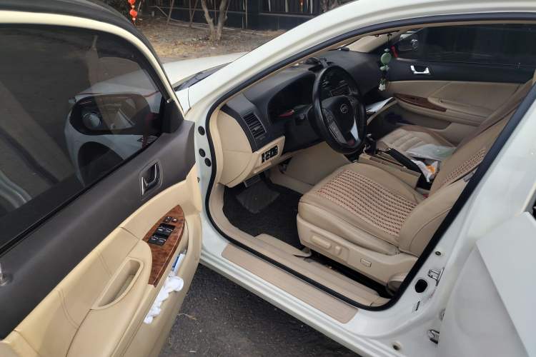 Used BYD G6 2013 1.5TID Automatic Luxury Model
