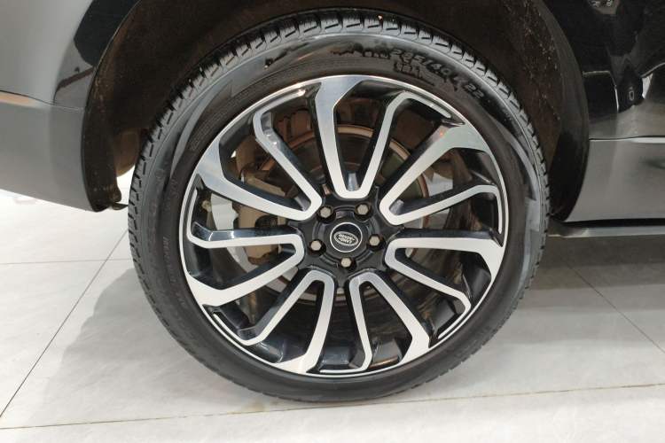 Used Land Rover Range Sport 2021 3.0 L6 SE Right Rear Wheel Hub