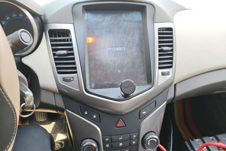 Used Chevrolet Cruze 2015 1.5L Classic SE MT Audio And AC Panel