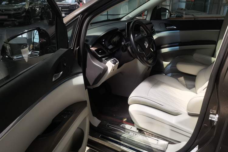 Used Buick GL8 2021 Land Cruiser Executive 652T Premium Model
