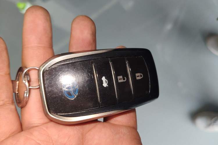 Used Toyota Corolla 2017 Revised Dual-Engine 1.8L E-CVT Leading Edition
