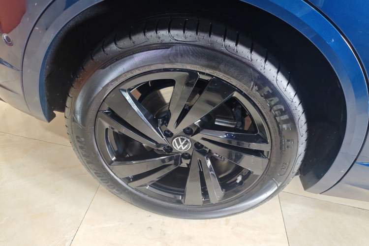 Used Volkswagen Touareg 2021 3.0 TSI Luxury Edition Black Diamond Sport Package Exterior 5