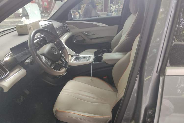 Used BYD Song Pro New Energy 2023 Champion Edition DM-i 71KM Navigation Model
