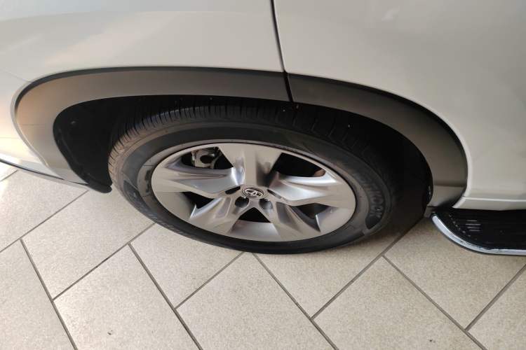 Used Toyota Highlander 2018 2.0T Four-Wheel Drive Prestige Version 7 Seats China VI Standard Right Rear Wheel Hub