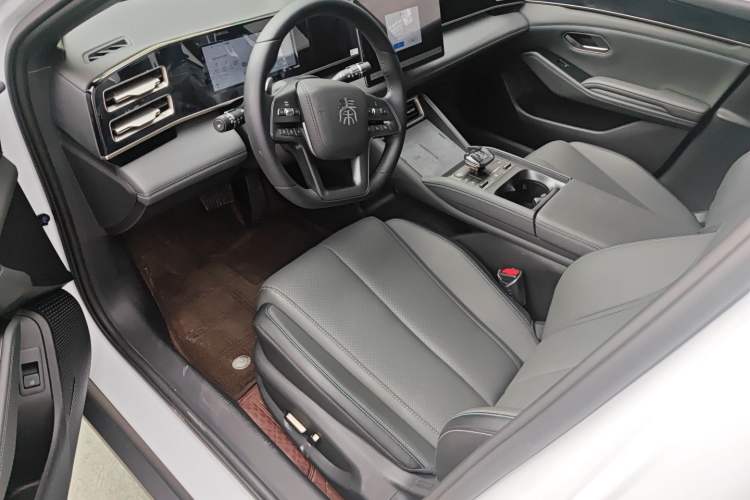 Used BYD Qin L 2025 DM-i Smart Drive 120KM Superior Model