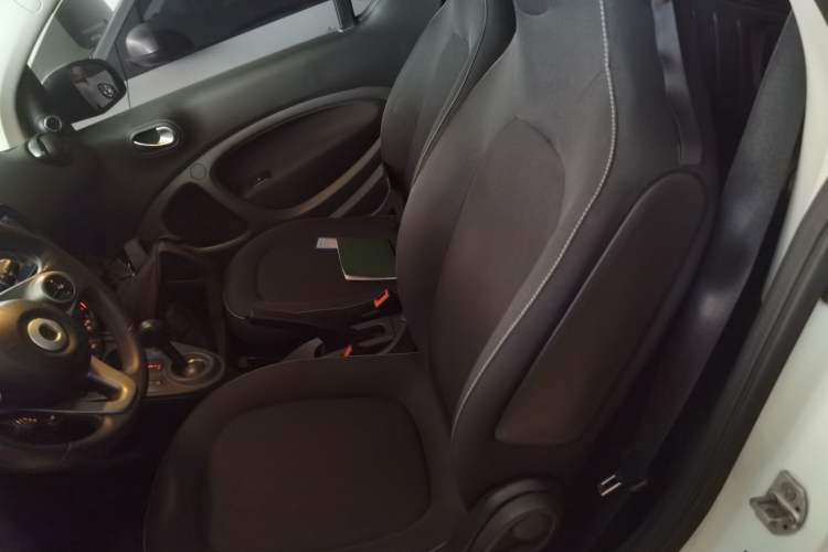 Used smart fortwo 2017 1.0L 52kW New Sound Special Edition China V Emission Standard
