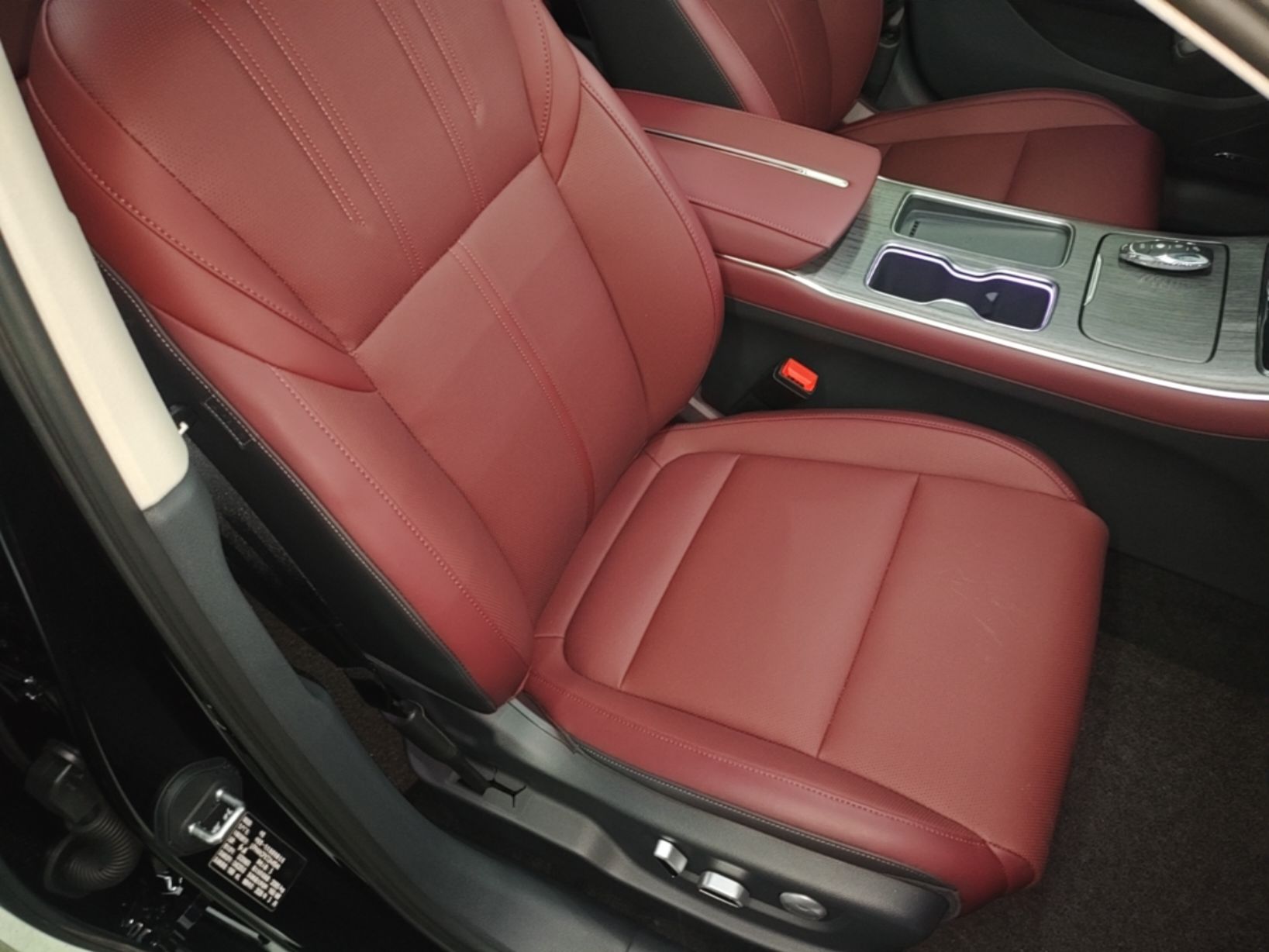 Hongqi H5 2026 Model 2.0T Automatic Qi Ling Pro Edition — снимка 19