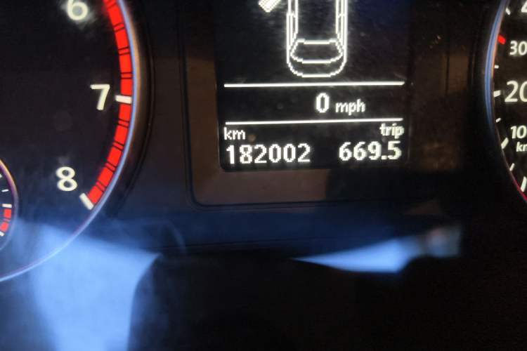 Used Volkswagen Sagitar 2012 1.4TSI Automatic Luxury Edition Odometer Close Up