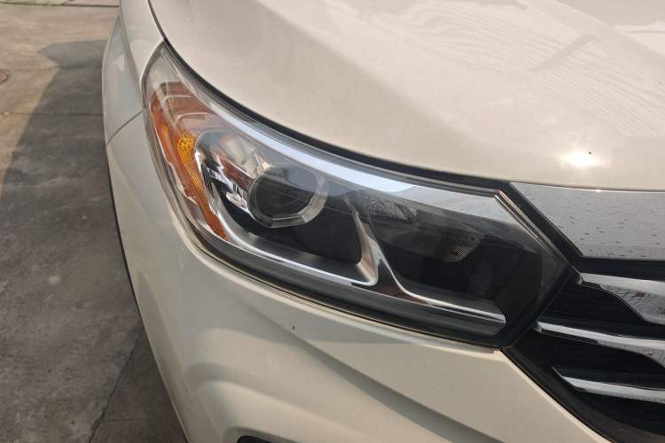 Used GAC Trumpchi GS4 2018 235T Automatic Two-Wheel Drive Elite Millionth Anniversary Edition Right Front Headlight