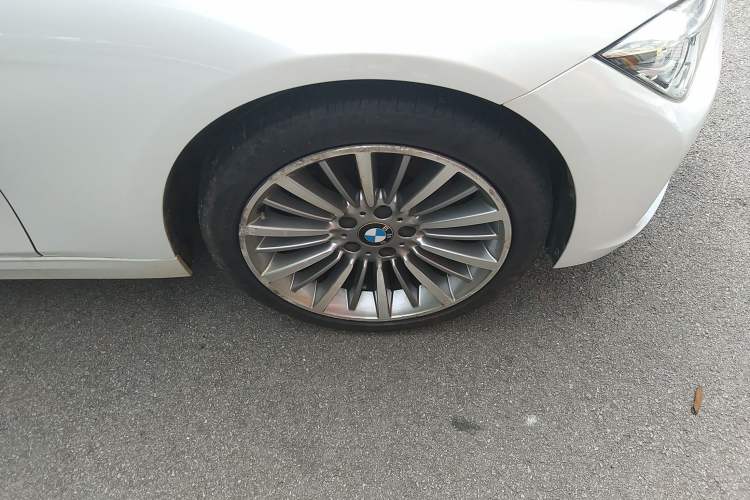 Used BMW 3 Series 2019 320Li Fashion Model Right Front Wheel Hub