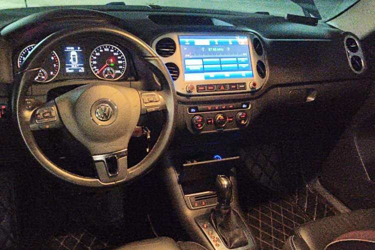 Used Volkswagen Tiguan 2016 280TSI Automatic Two-Wheel Drive Silk Road Comfort Edition Center Console