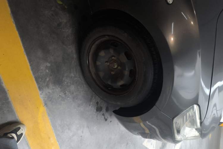 Used Citroen Elysee 2014 1.6L Manual Fashion Edition Right Front Wheel Hub