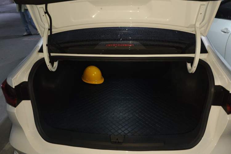 Used Roewe i5 2023 1.5L CVT Luxury Edition Trunk