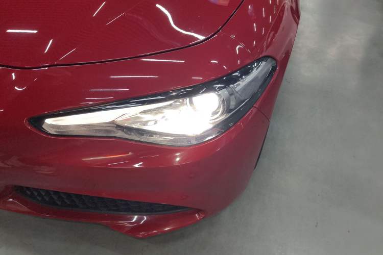 Used Alfa Romeo Giulia 2019 2.0T 280HP Luxury Edition
