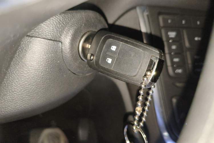 Used Buick Encore 2015 1.4T Automatic Two-Wheel Drive Urban Elite Version
