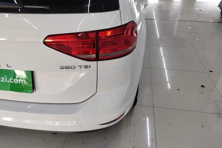 Used Volkswagen Touran 2021 Volkswagen Touran L 280TSI DSG Style Edition 7 Seats Right Rear Taillight