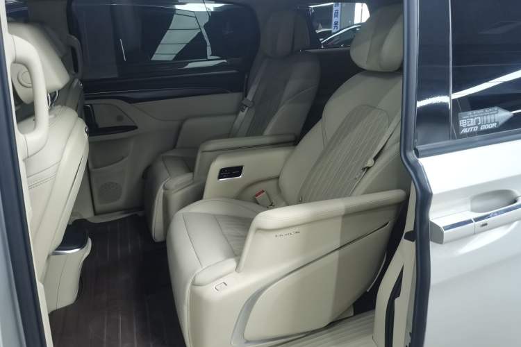 Used Buick GL8 2022 ES Land Cruiser 653T Luxury Model Left Rear Seat