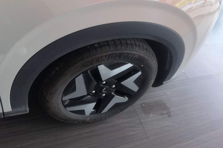 Used Wuling Bingo S 2025 Model 430km Flagship Edition Right Rear Wheel Hub