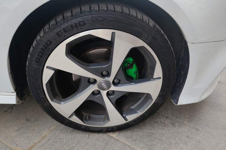 Used Audi A3 2019 Limousine 35 TFSI Sport Edition China V Emission Standard Right Front Wheel Hub